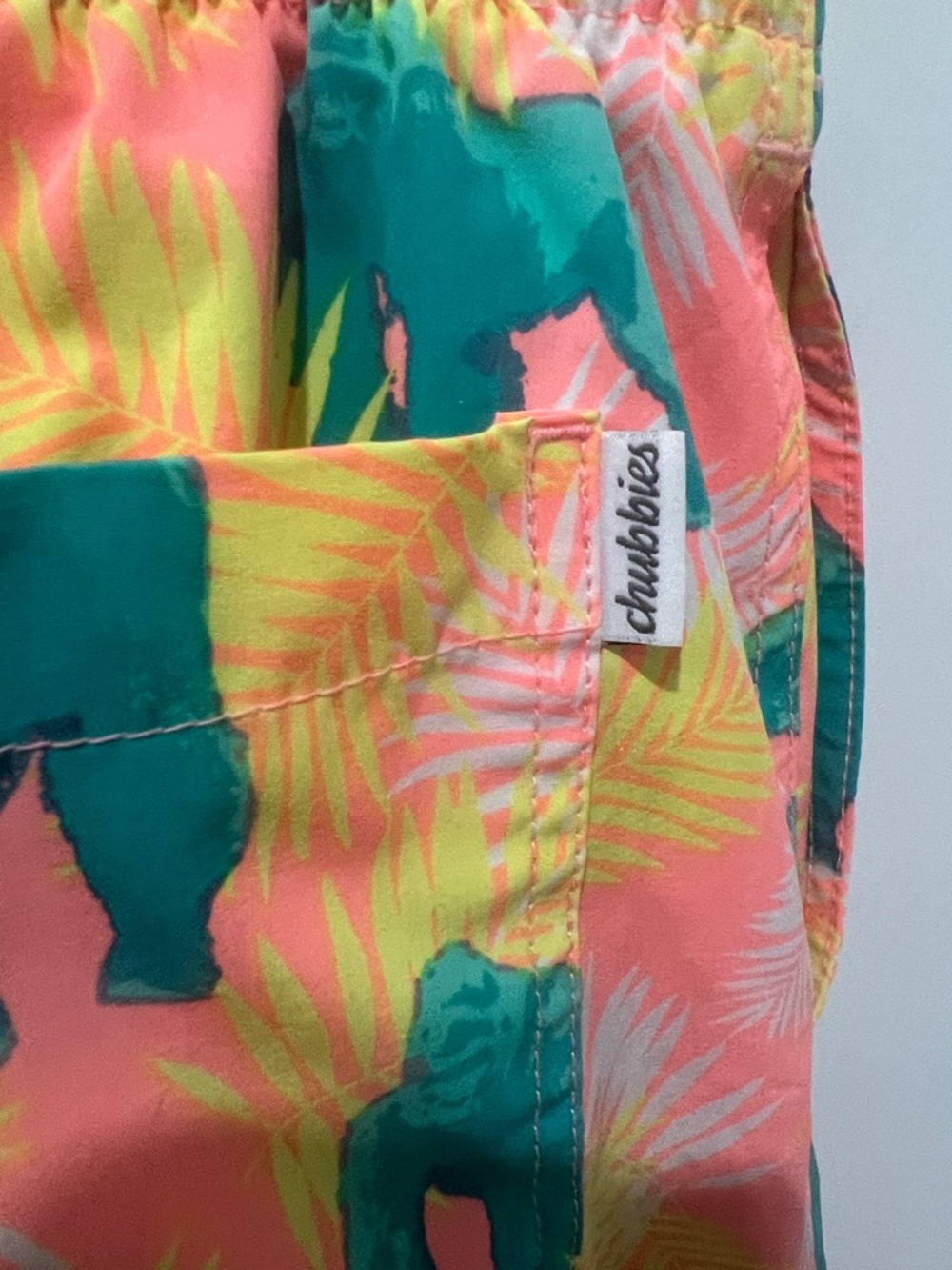 chubbies Neon Coral & Teal Ape Swim Shorts Size Medium 5.5" Inseam - Picture 5 of 7